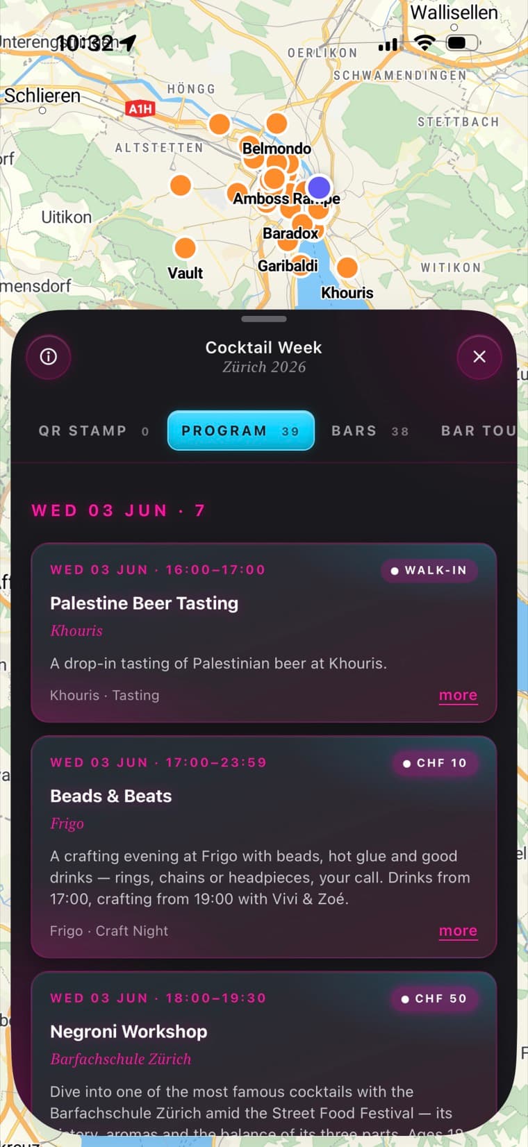 Ari zeigt das Programm der Cocktail Week Zurich auf einer Karte von Zürich, mit den Events des Tages und den teilnehmenden Bars.